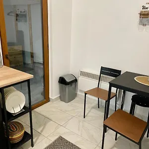  Apartment Vis-a-vis - Gara De Nord Romania
